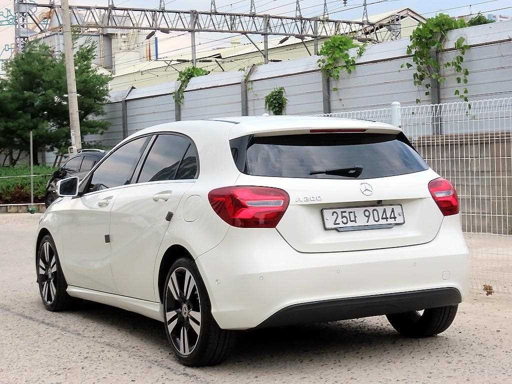 벤츠 A 클래스 A클래스 W176 A200 이미지 3