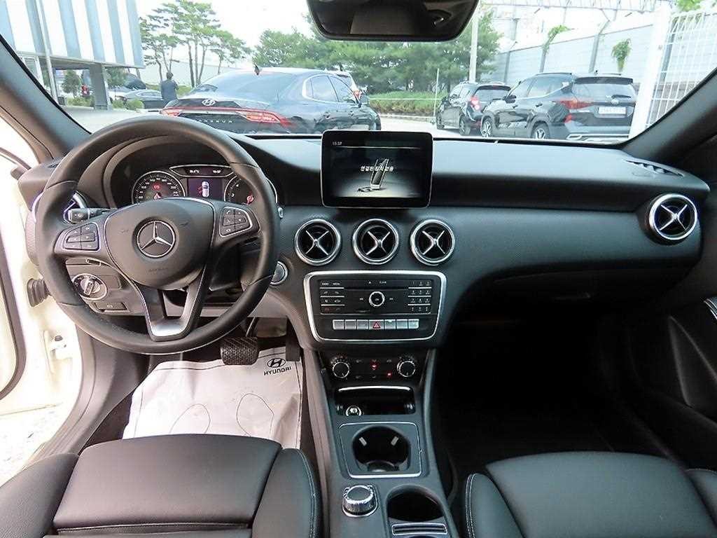 벤츠 A 클래스 A클래스 W176 A200 이미지 7