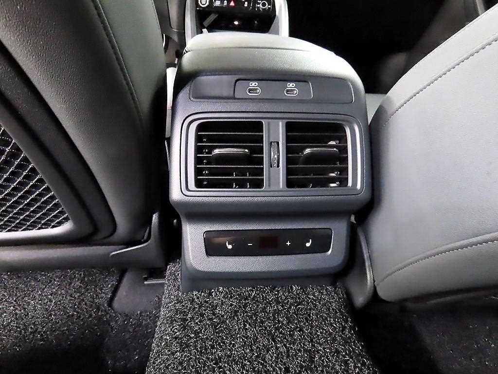 아우디 Q5 Q5 (80A) 45 TFSI 콰트로 S-라인 블랙 에디션 이미지 12