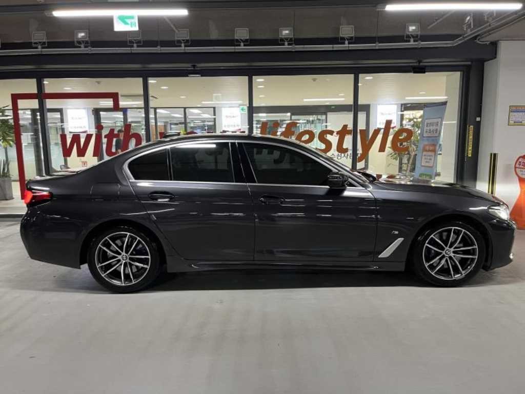 BMW 5시리즈 5시리즈 (G30) 520i M 스포츠 이미지 3