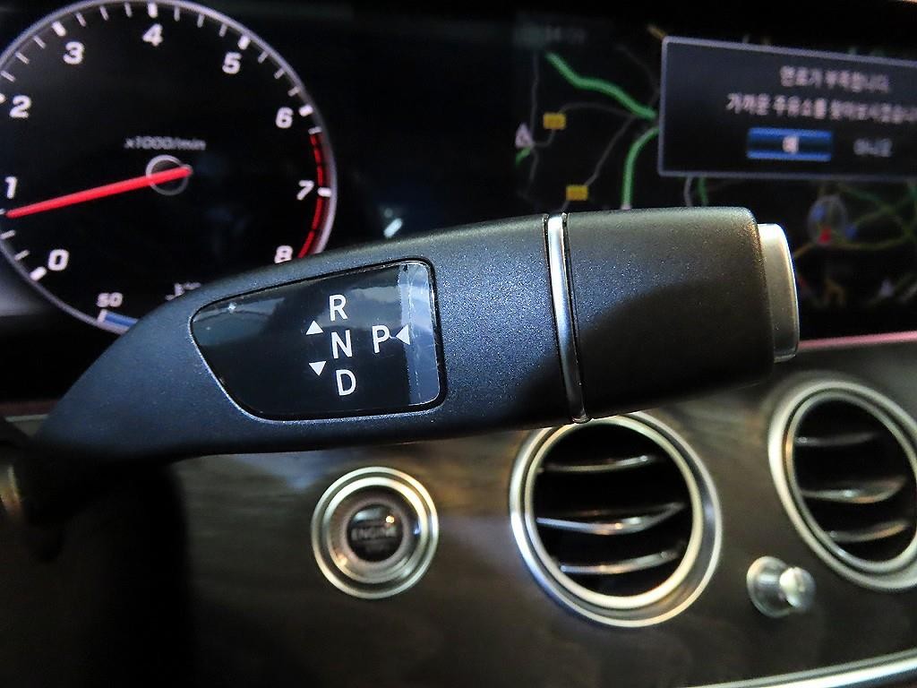 벤츠 E 클래스 E-클래스 W213 E300 4MATIC 아방가르드 이미지 12