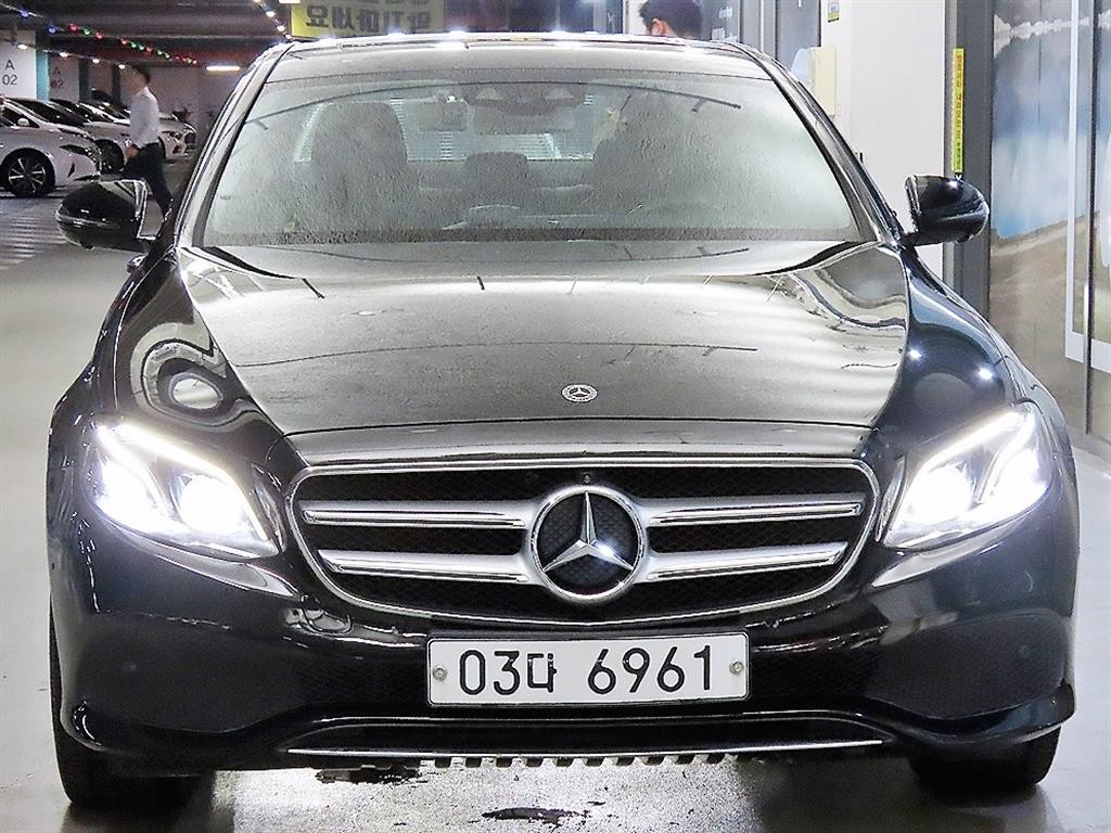 벤츠 E 클래스 E-클래스 W213 E300 4MATIC 아방가르드 이미지 2