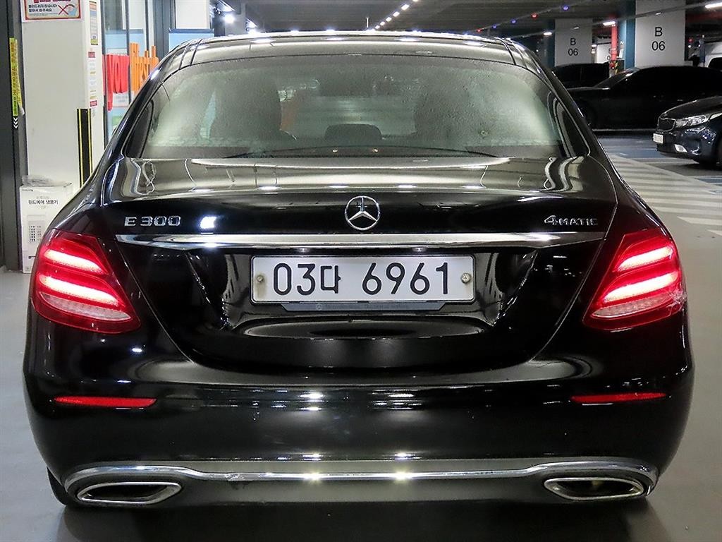 벤츠 E 클래스 E-클래스 W213 E300 4MATIC 아방가르드 이미지 5