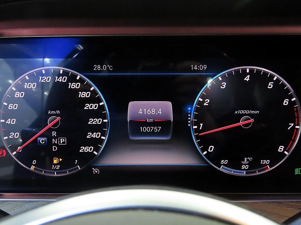 벤츠 E 클래스 E-클래스 W213 E300 4MATIC 아방가르드 이미지 9