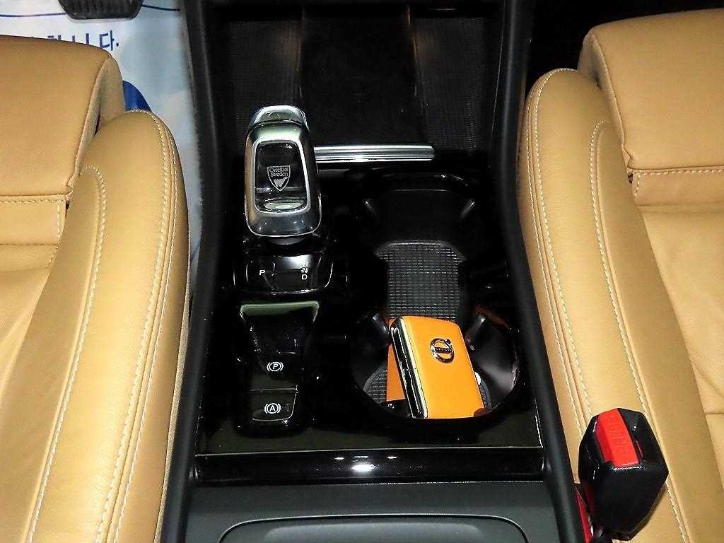 볼보 XC40 B4 AWD 인스크립션 이미지 12