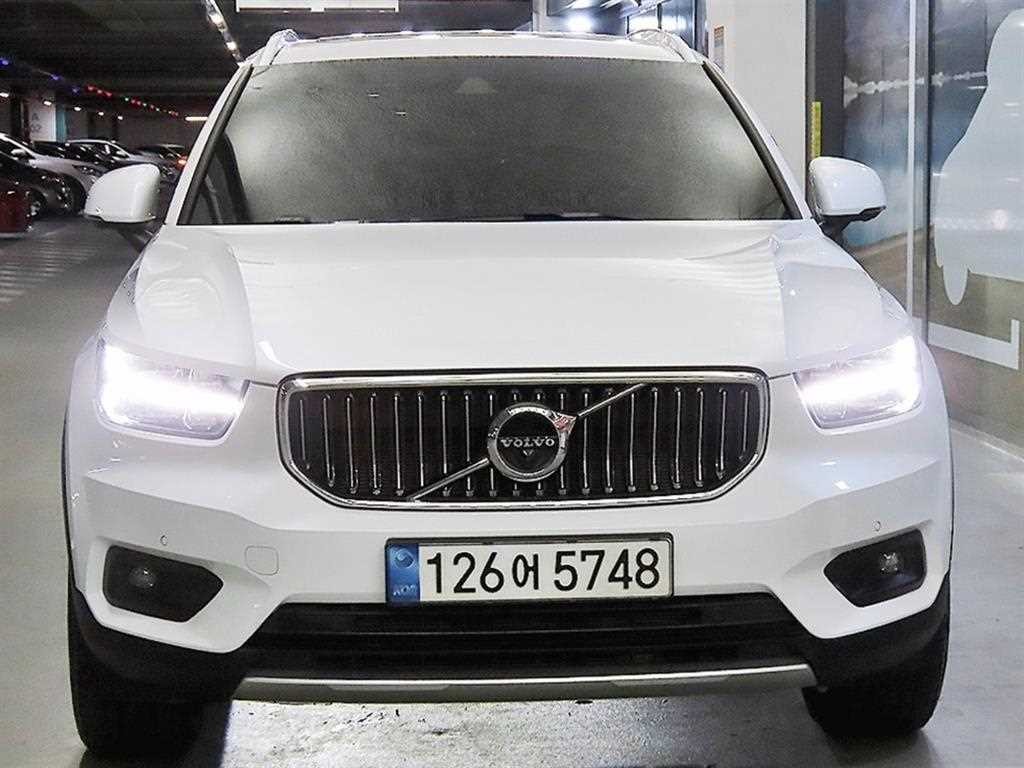볼보 XC40 B4 AWD 인스크립션 이미지 2
