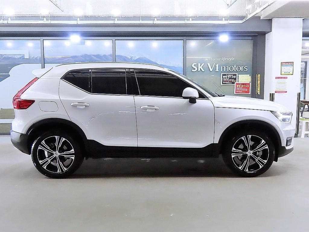 볼보 XC40 B4 AWD 인스크립션 이미지 3