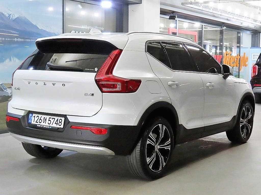 볼보 XC40 B4 AWD 인스크립션 이미지 4