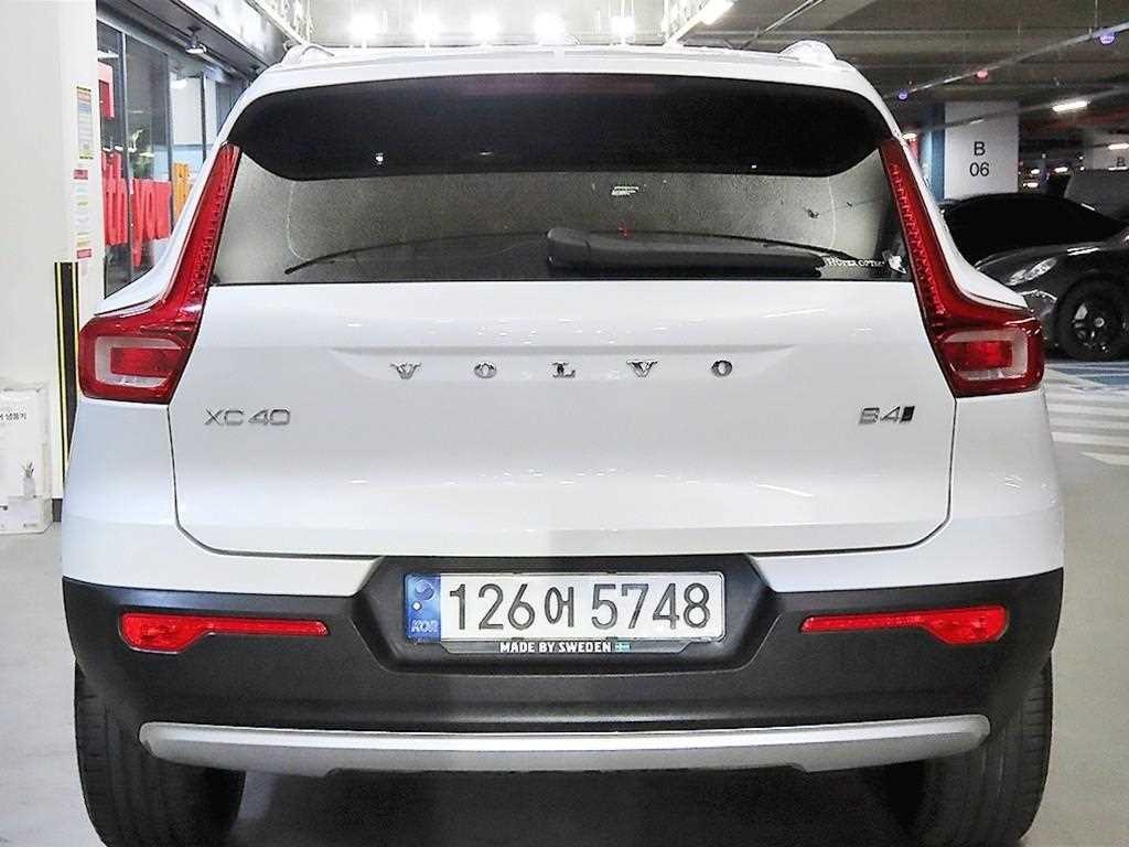 볼보 XC40 B4 AWD 인스크립션 이미지 5