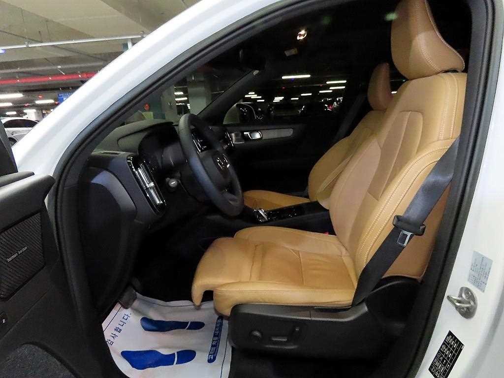 볼보 XC40 B4 AWD 인스크립션 이미지 6