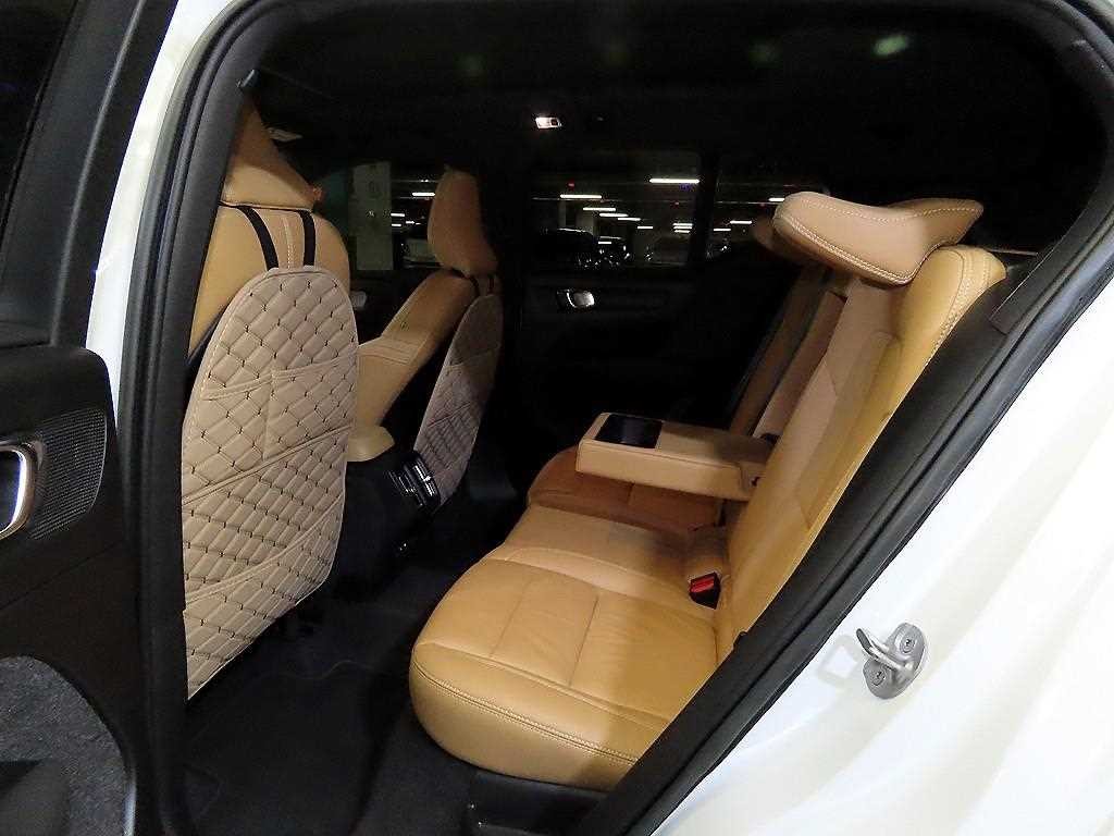 볼보 XC40 B4 AWD 인스크립션 이미지 7