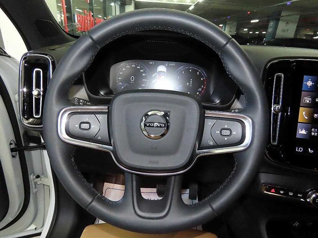 볼보 XC40 B4 AWD 인스크립션 이미지 8