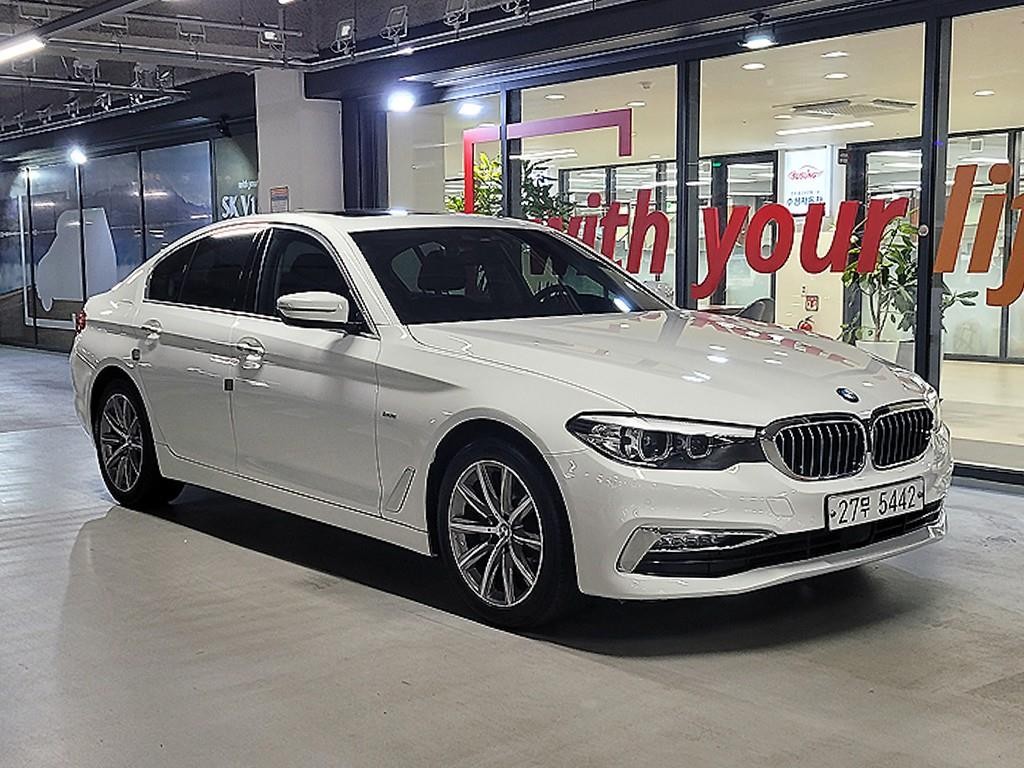 BMW 5시리즈 5시리즈 (G30) 520i 럭셔리 이미지 1