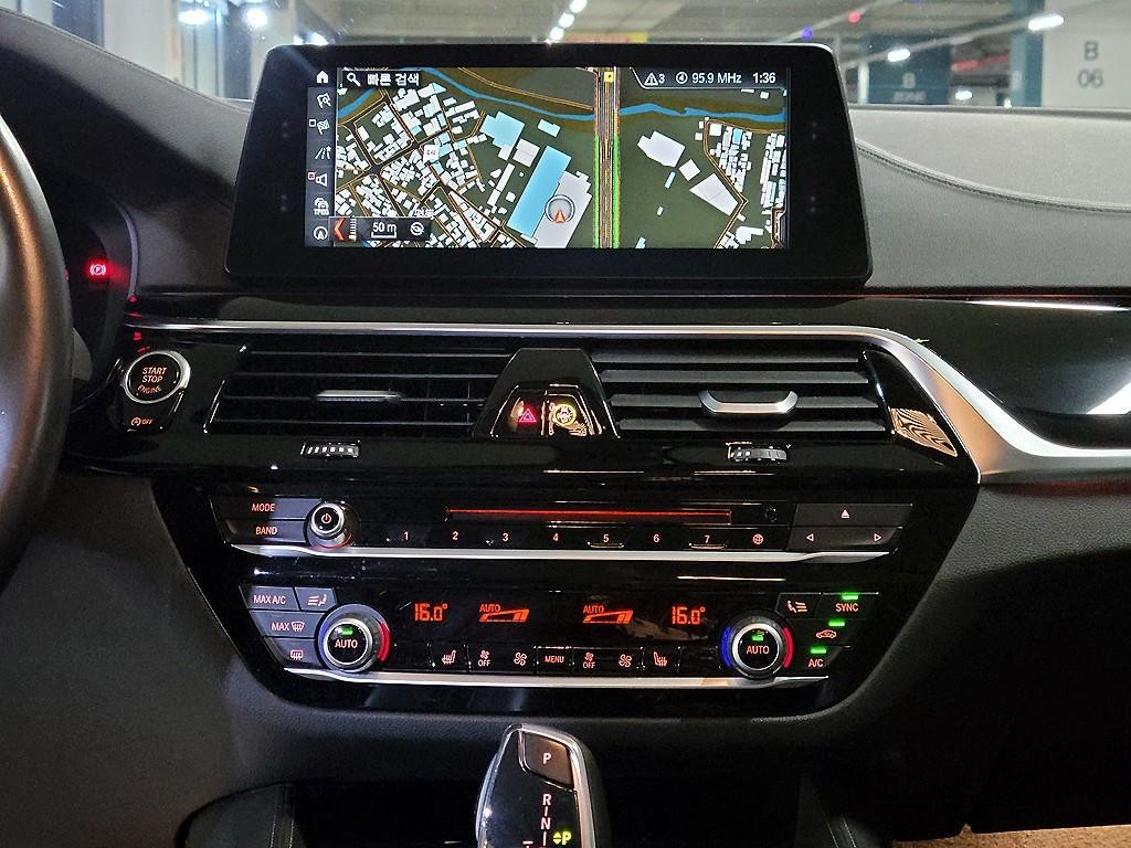 BMW 5시리즈 5시리즈 (G30) 520i 럭셔리 이미지 11
