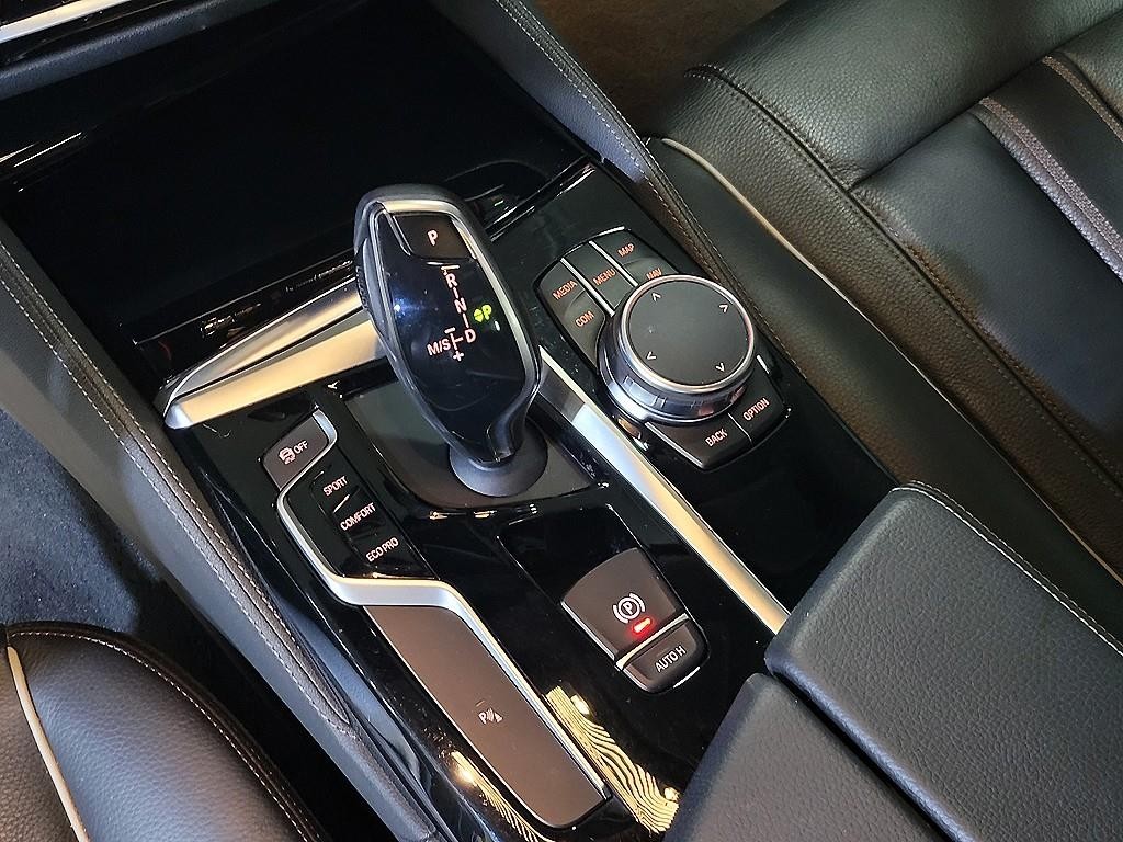 BMW 5시리즈 5시리즈 (G30) 520i 럭셔리 이미지 12