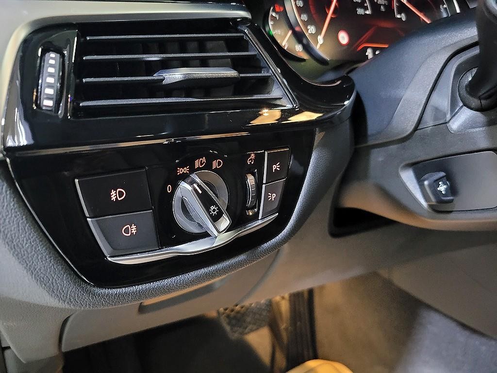 BMW 5시리즈 5시리즈 (G30) 520i 럭셔리 이미지 14