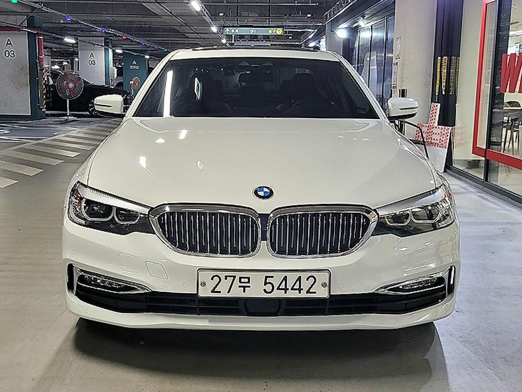 BMW 5시리즈 5시리즈 (G30) 520i 럭셔리 이미지 2