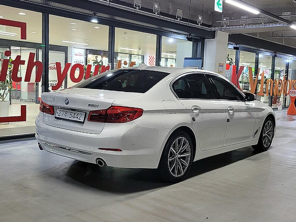 BMW 5시리즈 5시리즈 (G30) 520i 럭셔리 이미지 4