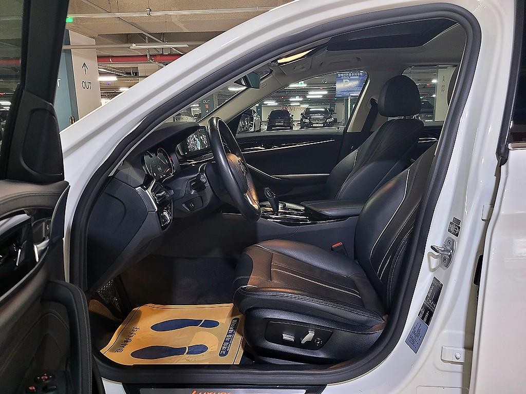 BMW 5시리즈 5시리즈 (G30) 520i 럭셔리 이미지 7