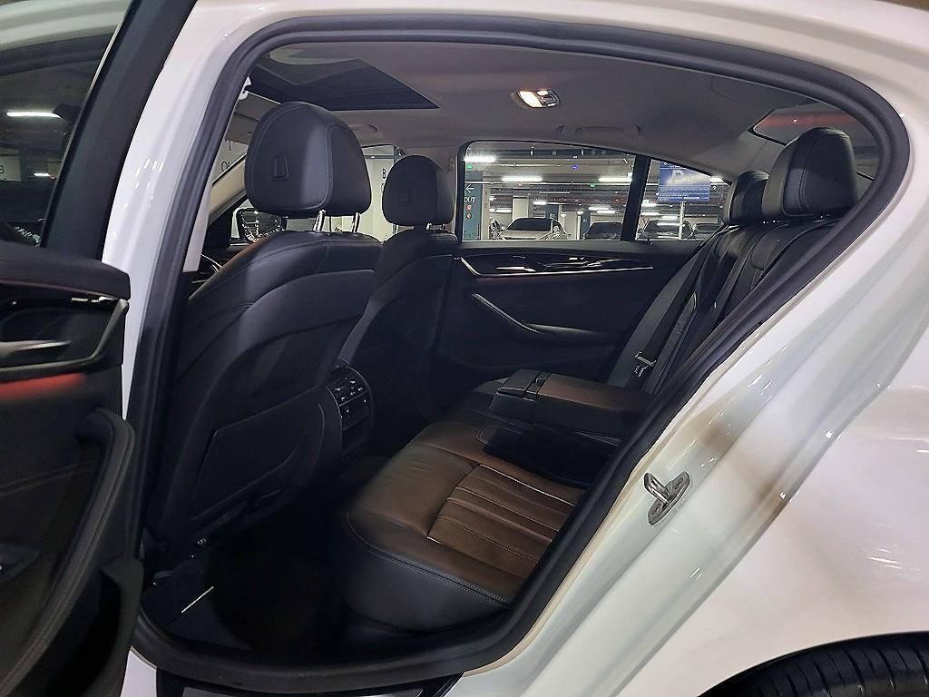 BMW 5시리즈 5시리즈 (G30) 520i 럭셔리 이미지 8