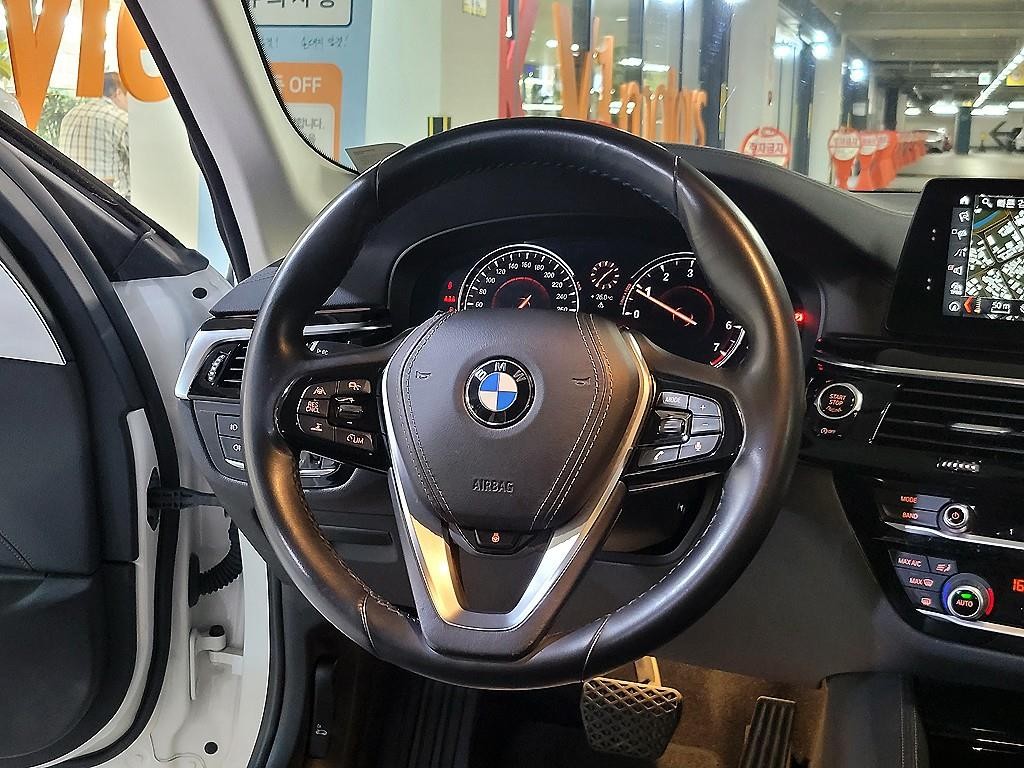 BMW 5시리즈 5시리즈 (G30) 520i 럭셔리 이미지 9