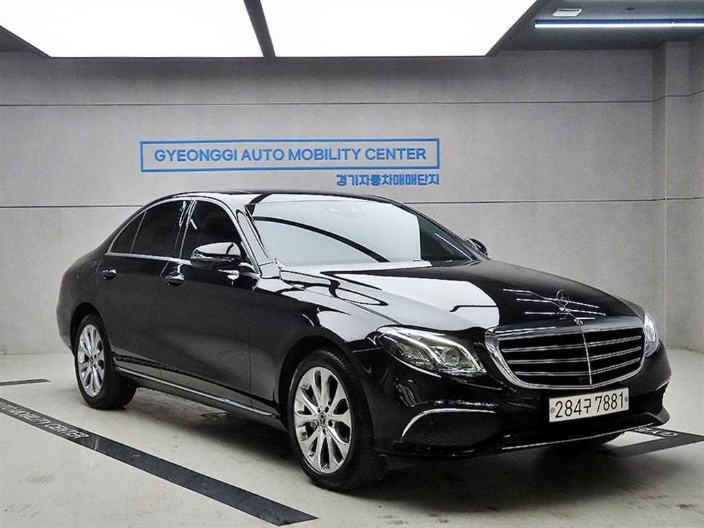 벤츠 E 클래스 E-클래스 W213 E300 4MATIC 익스클루시브 이미지 1