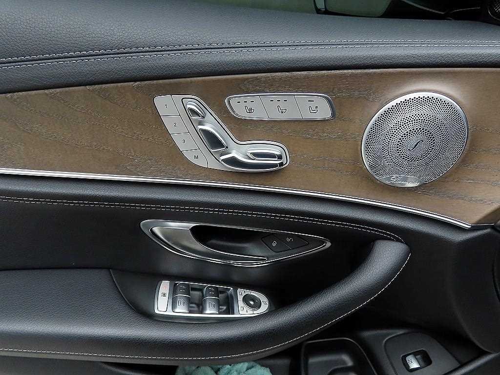 벤츠 E 클래스 E-클래스 W213 E300 4MATIC 익스클루시브 이미지 11