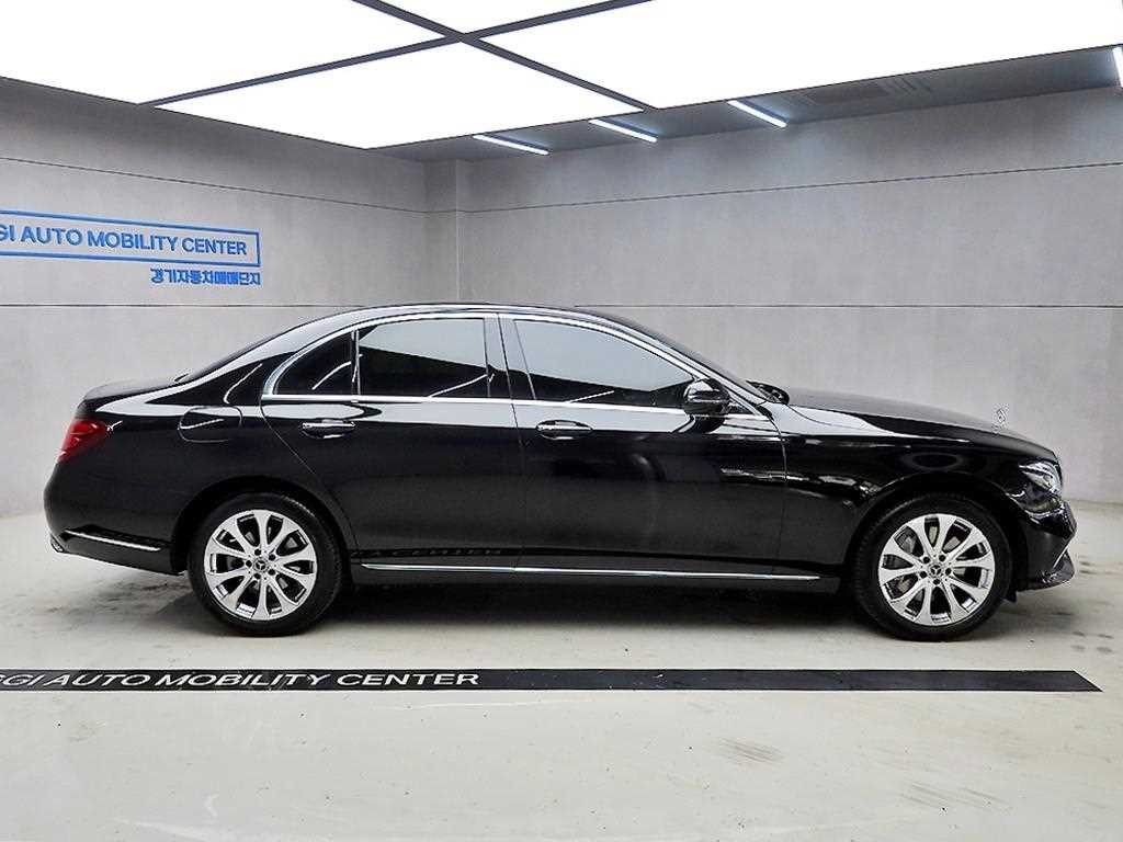 벤츠 E 클래스 E-클래스 W213 E300 4MATIC 익스클루시브 이미지 2