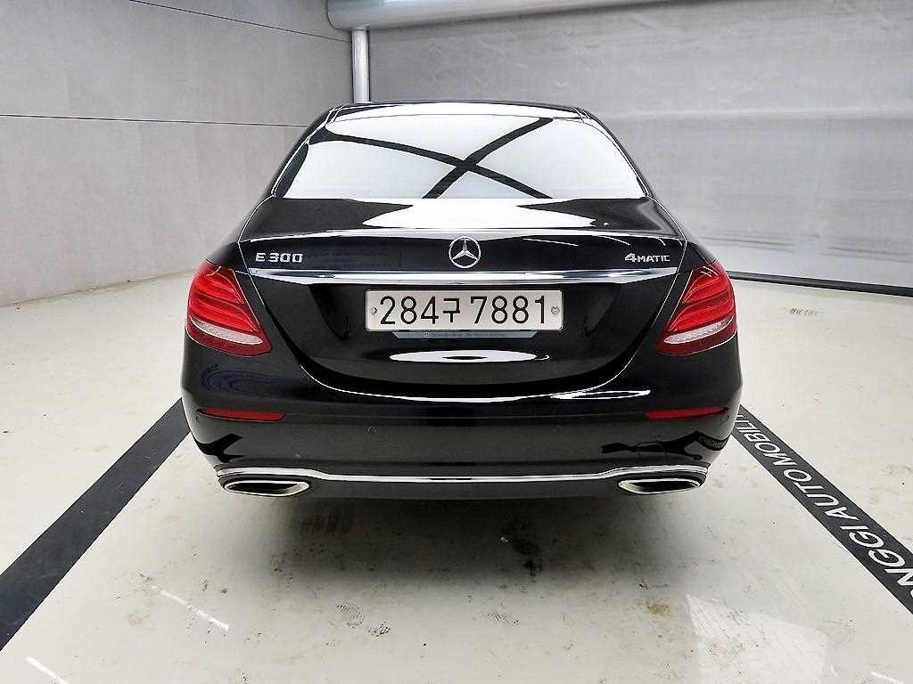 벤츠 E 클래스 E-클래스 W213 E300 4MATIC 익스클루시브 이미지 3