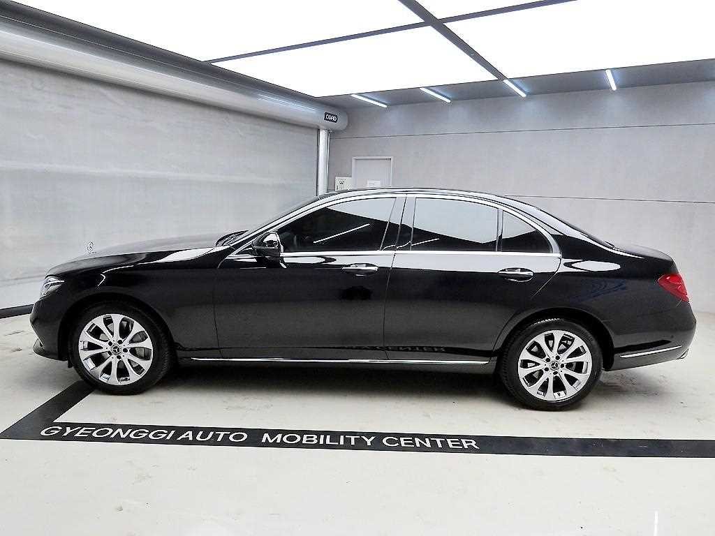 벤츠 E 클래스 E-클래스 W213 E300 4MATIC 익스클루시브 이미지 4