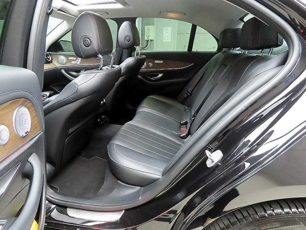 벤츠 E 클래스 E-클래스 W213 E300 4MATIC 익스클루시브 이미지 6