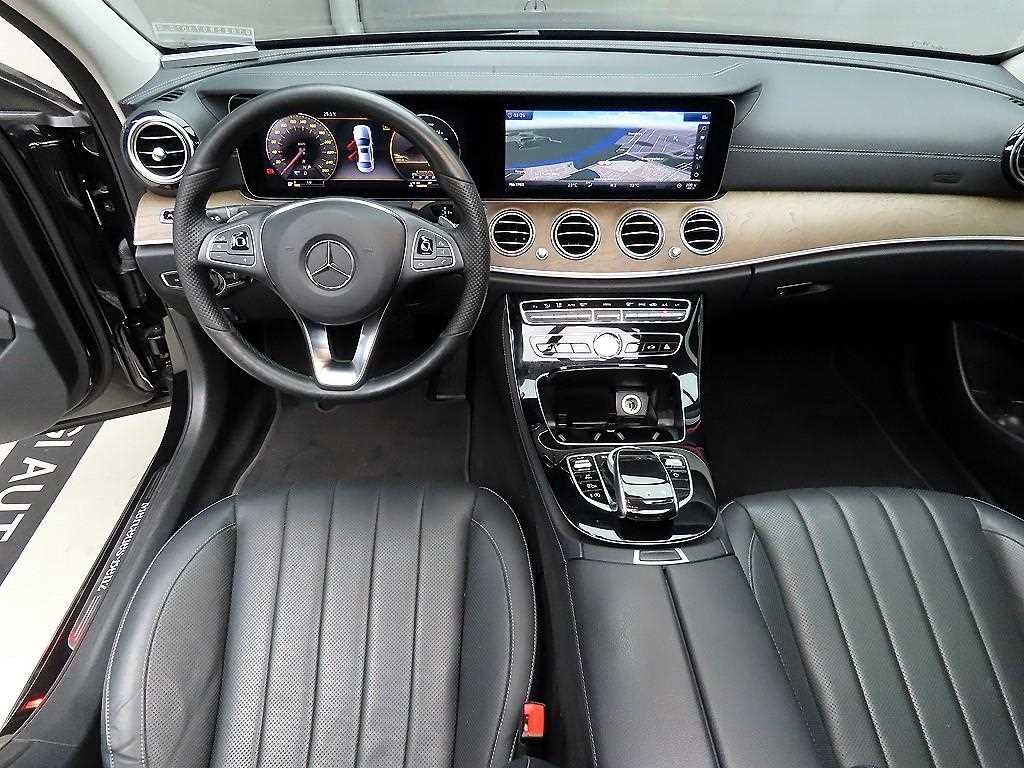 벤츠 E 클래스 E-클래스 W213 E300 4MATIC 익스클루시브 이미지 7