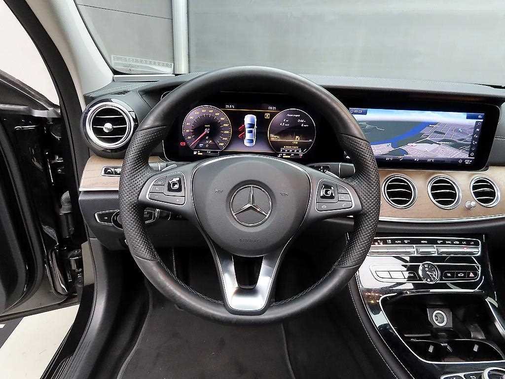 벤츠 E 클래스 E-클래스 W213 E300 4MATIC 익스클루시브 이미지 9
