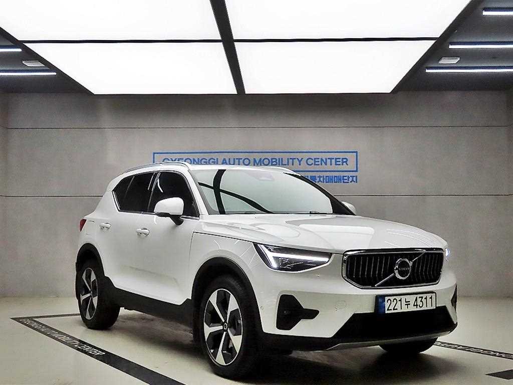 볼보 XC40 B4 AWD 울트라 브라이트 이미지 1
