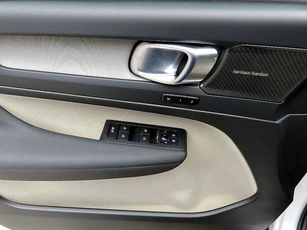 볼보 XC40 B4 AWD 울트라 브라이트 이미지 11