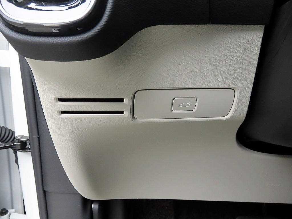 볼보 XC40 B4 AWD 울트라 브라이트 이미지 12