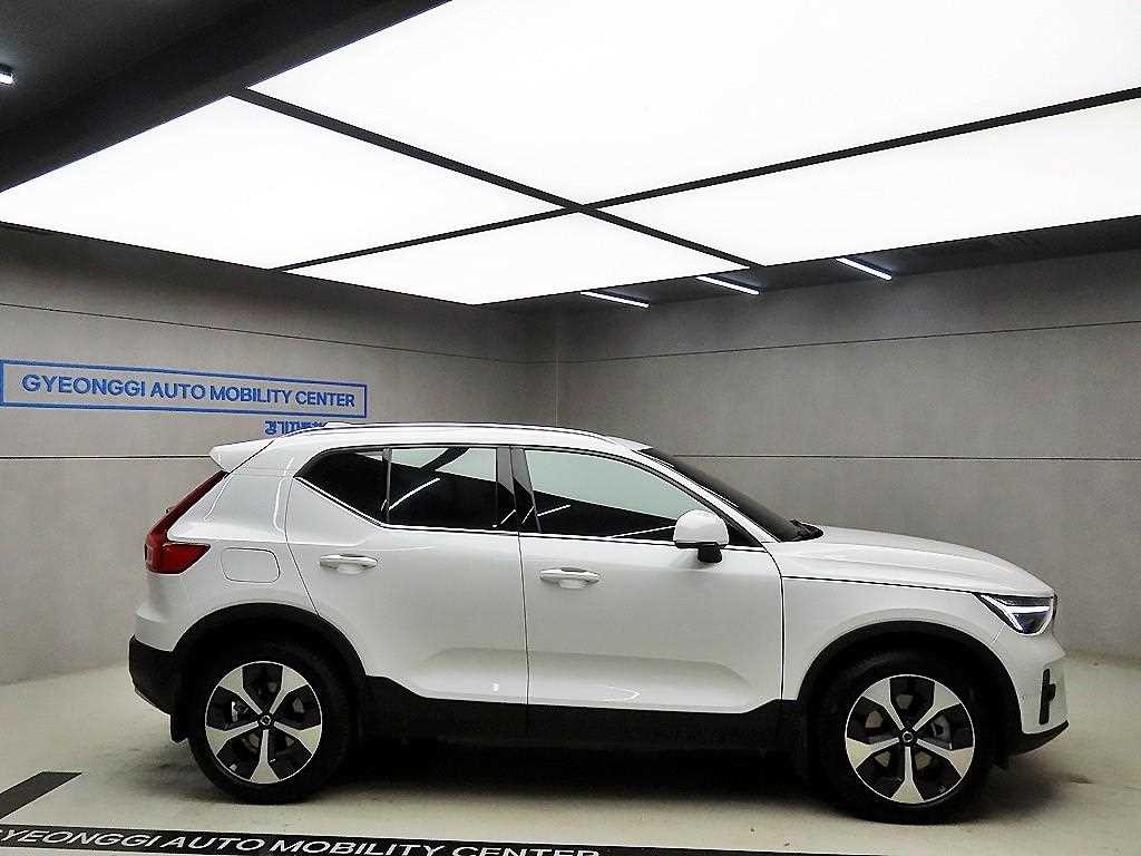볼보 XC40 B4 AWD 울트라 브라이트 이미지 2