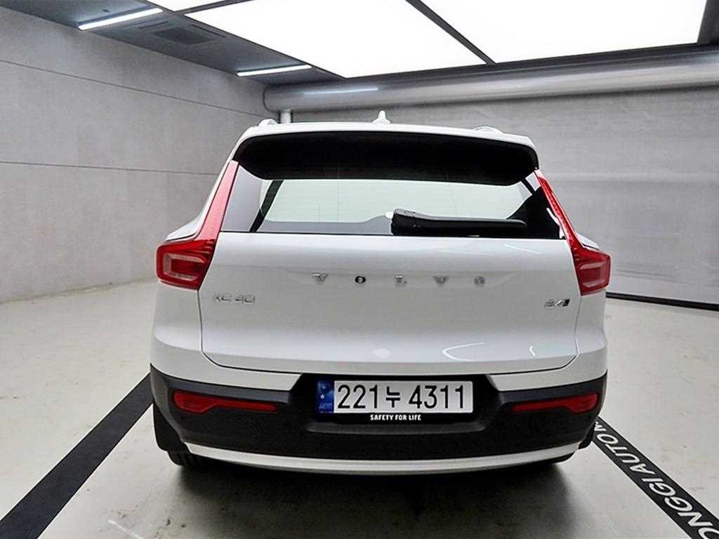 볼보 XC40 B4 AWD 울트라 브라이트 이미지 3