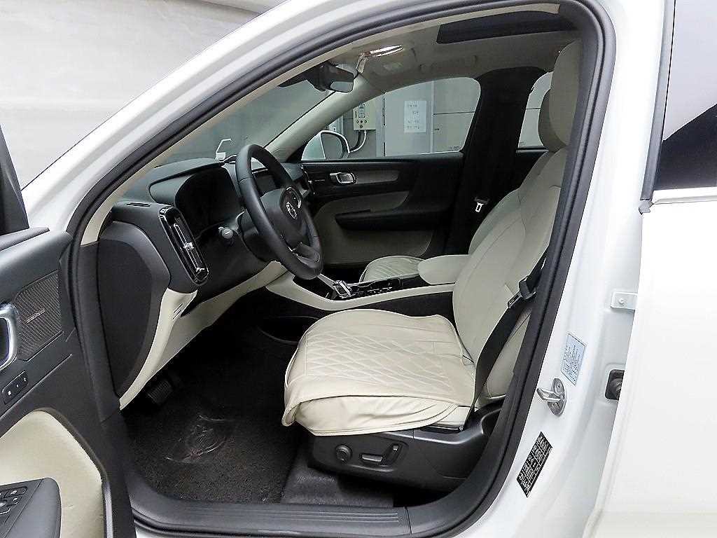 볼보 XC40 B4 AWD 울트라 브라이트 이미지 5