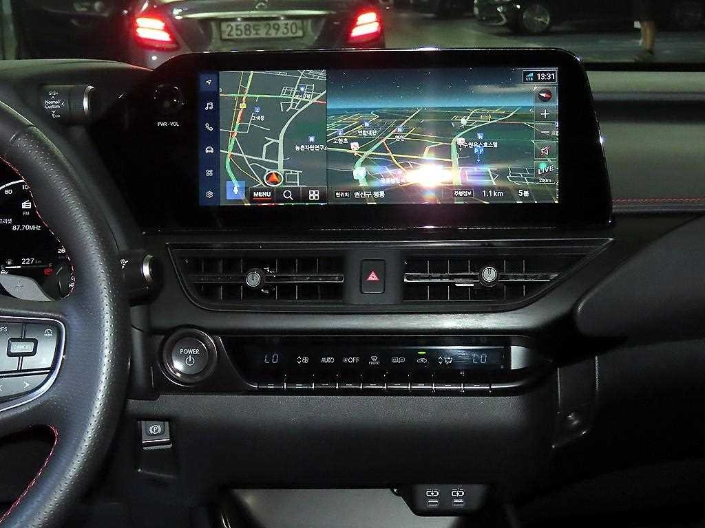 렉서스 UX UX 300h 2.0 F 스포츠 이미지 11
