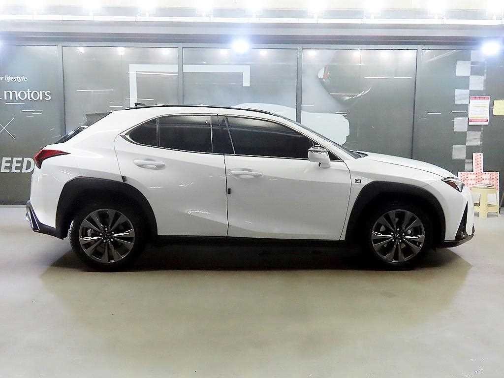 렉서스 UX UX 300h 2.0 F 스포츠 이미지 3
