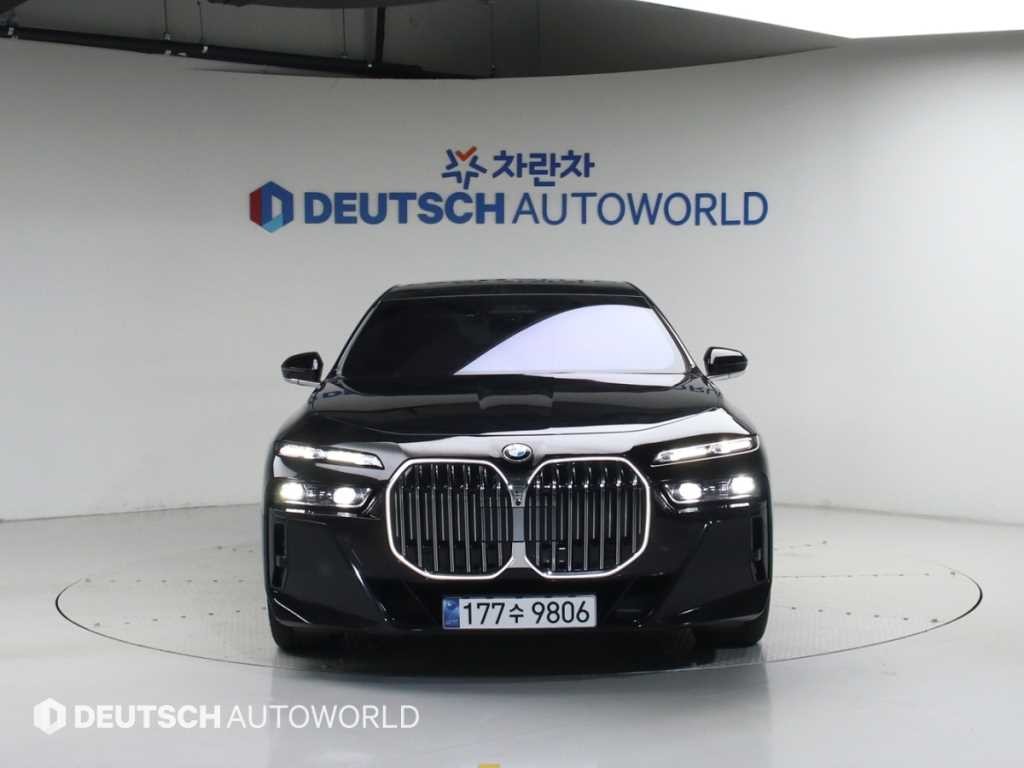 BMW 7시리즈 7시리즈 (G70) 740i xDrive M 스포츠 이미지 3