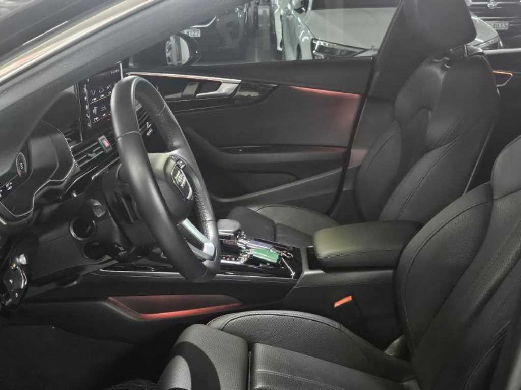 아우디 A5 A5 (F5) 40 TFSI 콰트로 프리미엄 스포트백 이미지 13