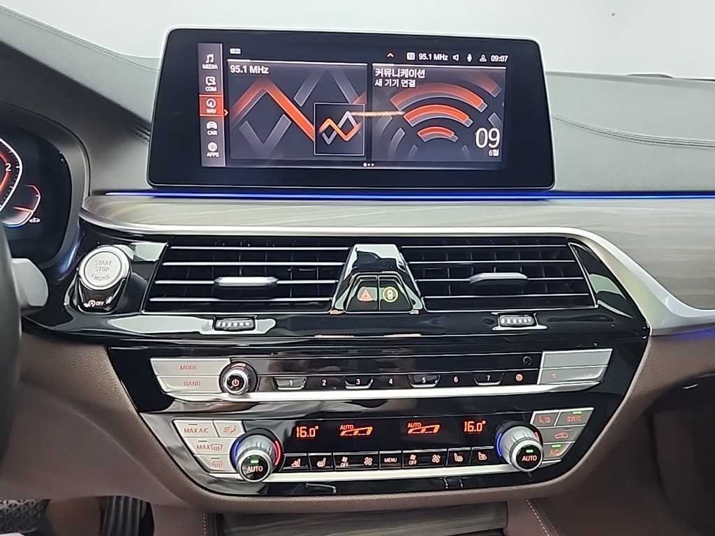 BMW 5시리즈 5시리즈 (G30) 520d 럭셔리 플러스 이미지 10