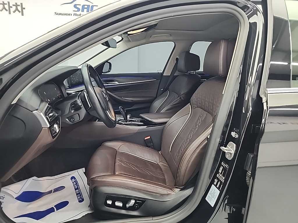 BMW 5시리즈 5시리즈 (G30) 520d 럭셔리 플러스 이미지 11