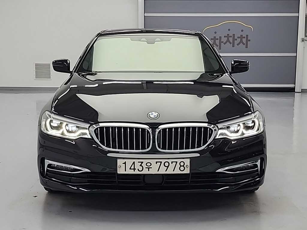 BMW 5시리즈 5시리즈 (G30) 520d 럭셔리 플러스 이미지 2