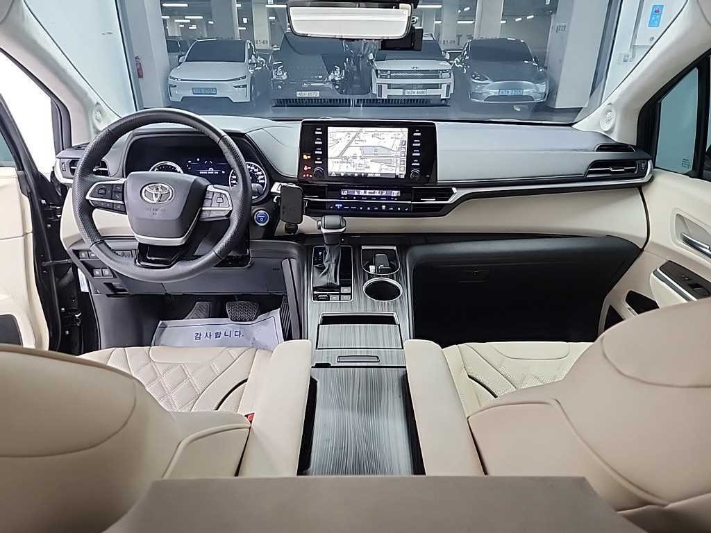 토요타 시에나 2.5 AWD 하이브리드 이미지 7