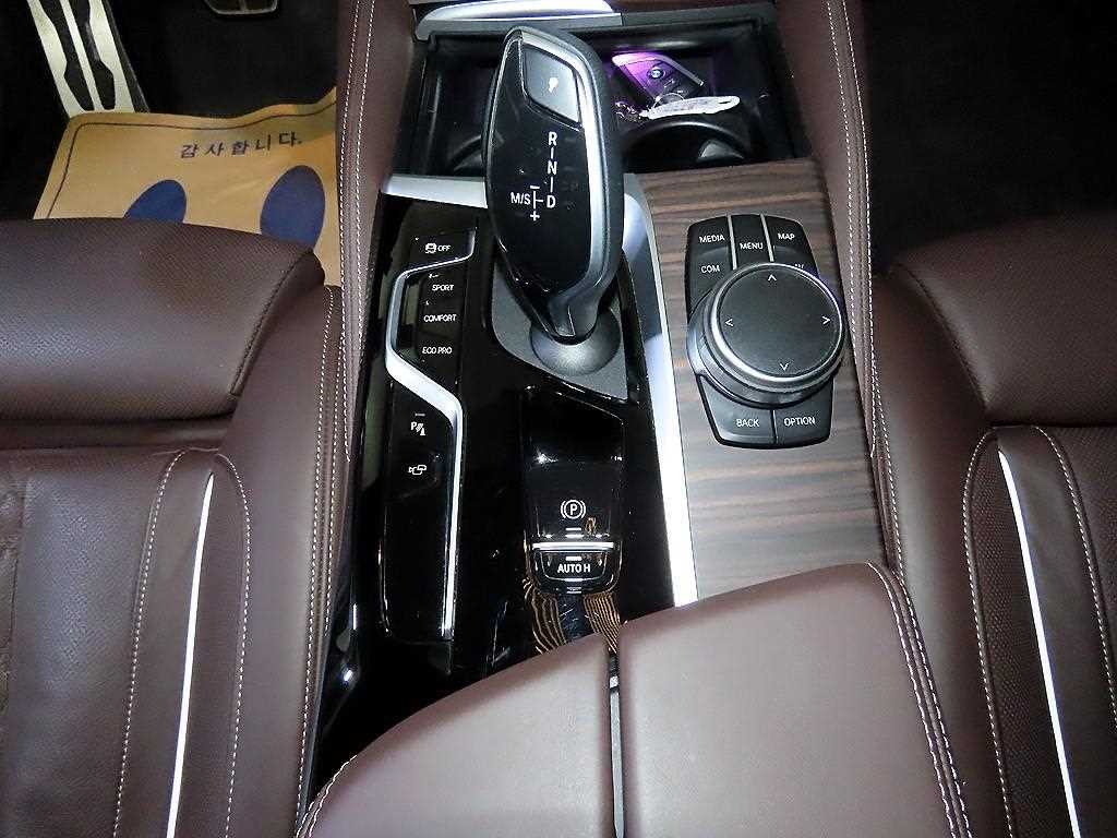 BMW 5시리즈 5시리즈 (G30) 530i xDrive M 스포츠 이미지 12