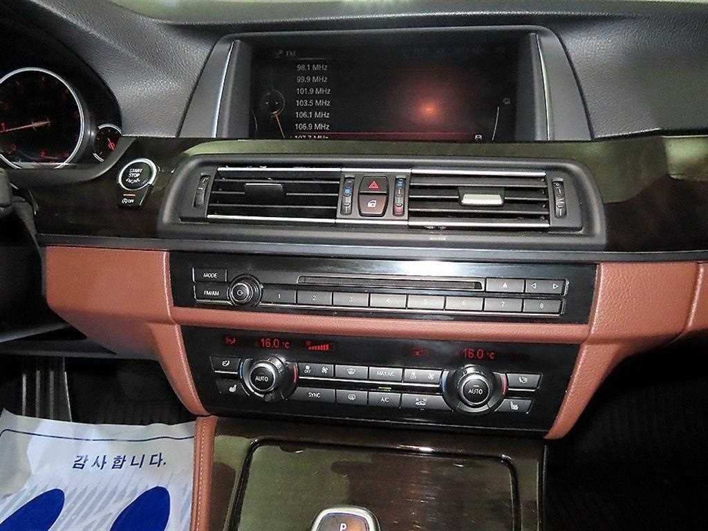 BMW 5시리즈 5시리즈 (F10) 528i 이미지 11