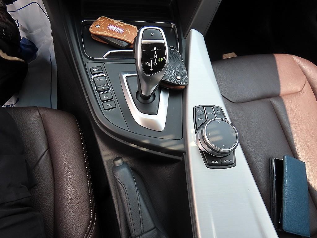 BMW 4시리즈 4시리즈 (F32) 420d 그란쿠페 럭셔리 이미지 11